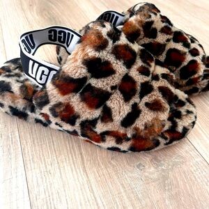 VGUC SZ6 Ugg Fluff Yeah Slippers